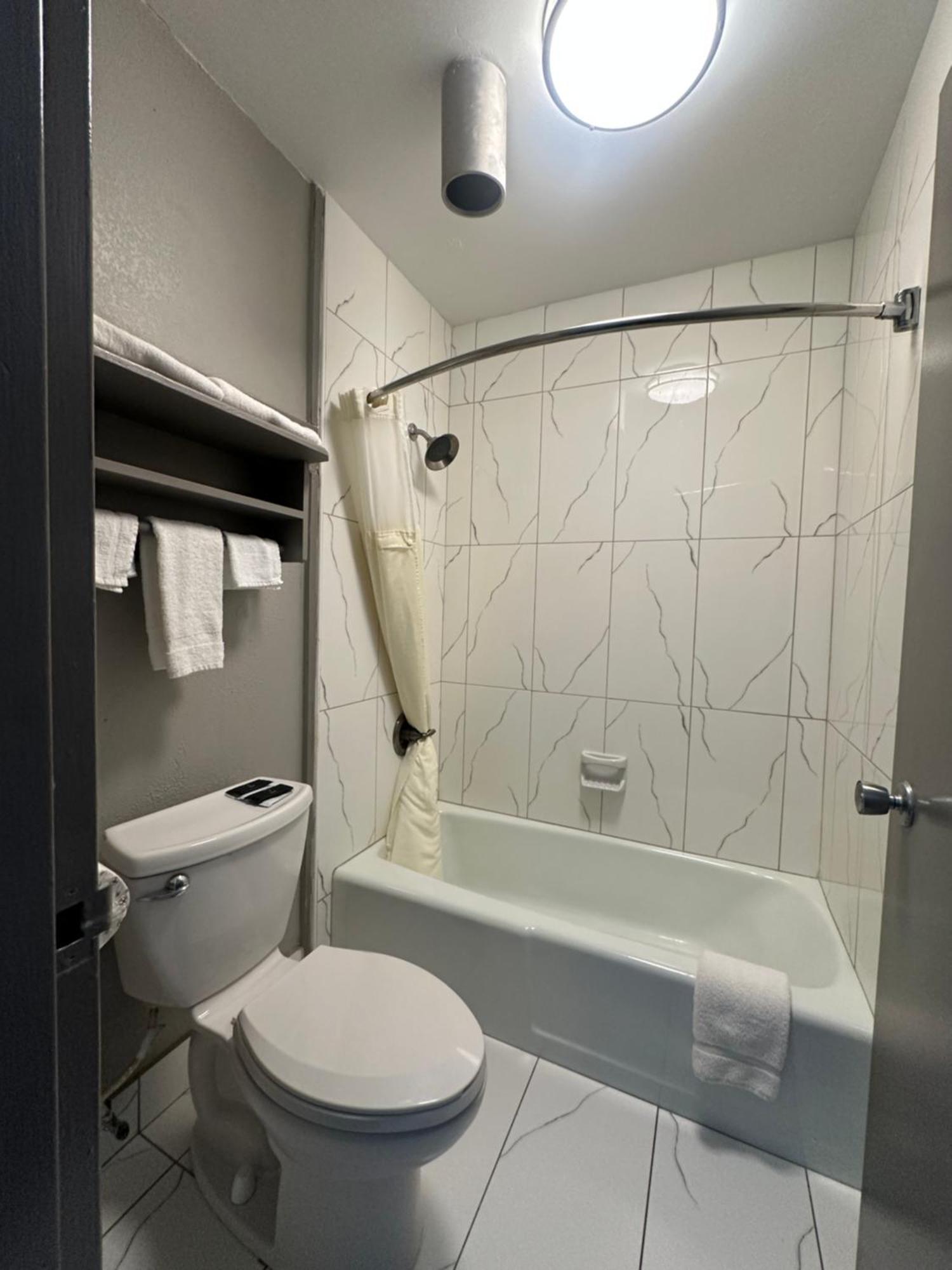 Executive Inn Locust Grove By Capital O エクステリア 写真