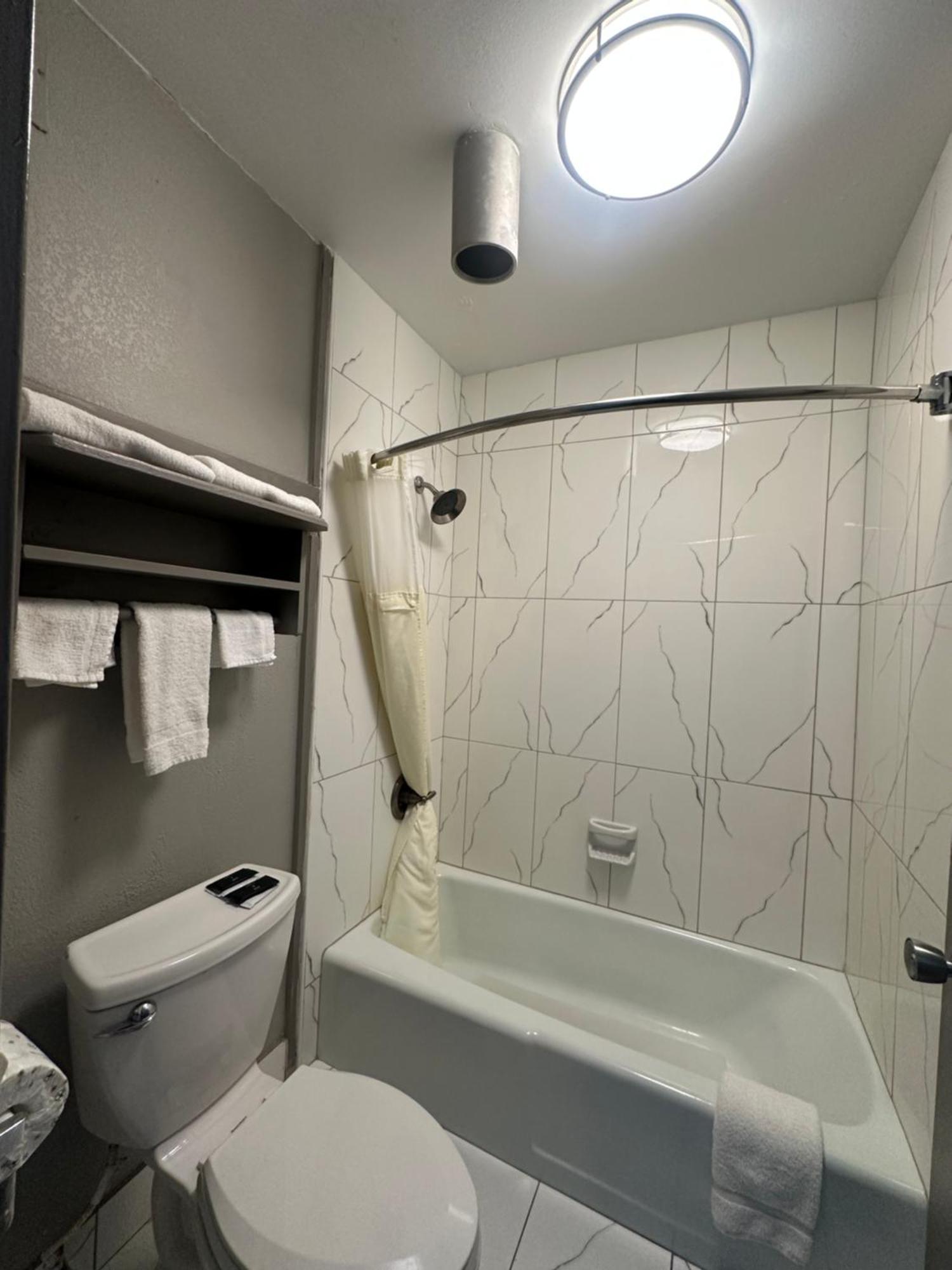 Executive Inn Locust Grove By Capital O エクステリア 写真